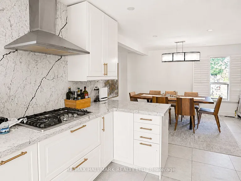 36 Kitsilano Cres — Photo 10