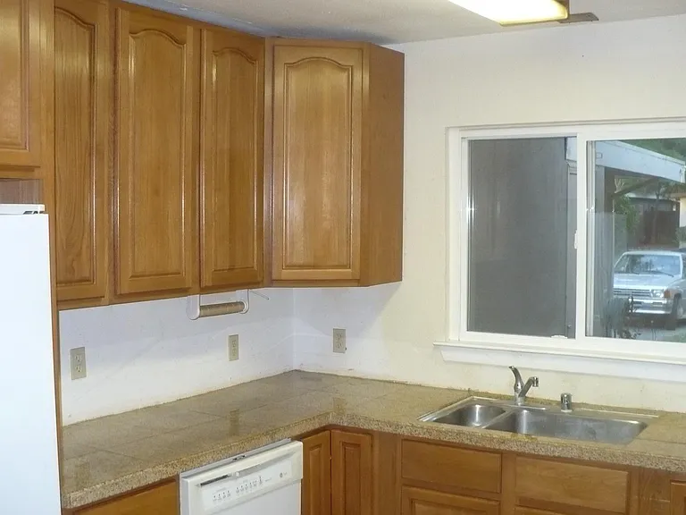 915 Craig Pl — Photo 9