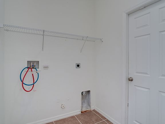 2nd image of 5279 Lovett Rd