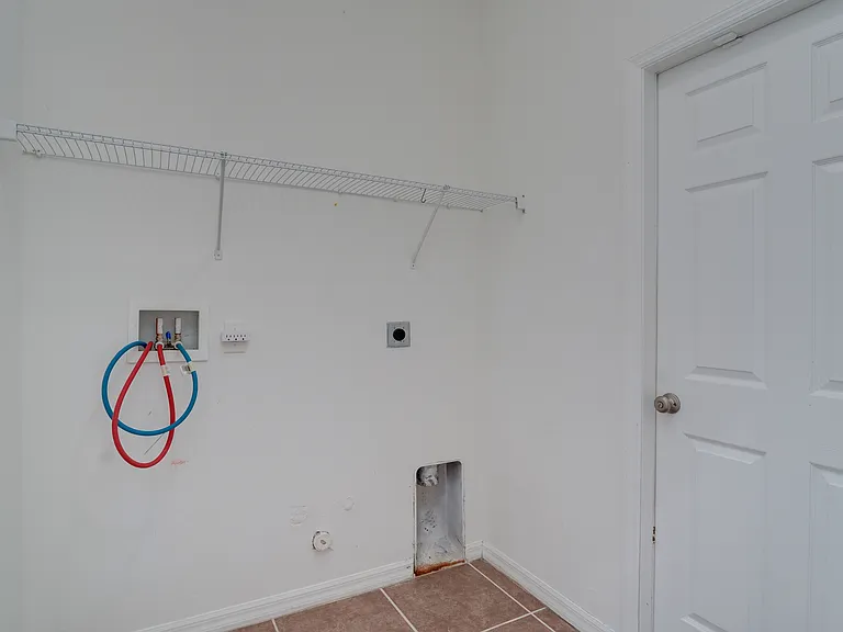 5279 Lovett Rd — Photo 2