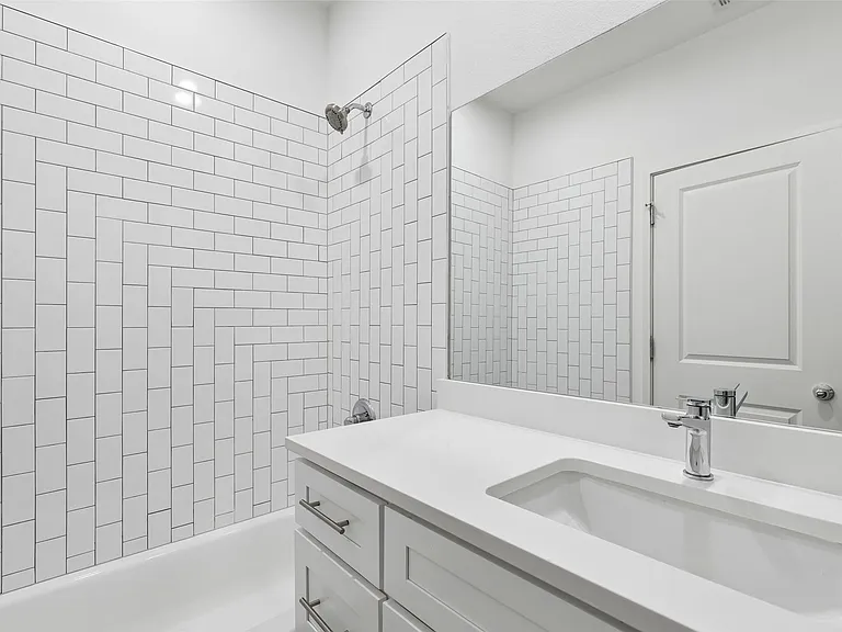 5647 Live Oak St #101 — Photo 29