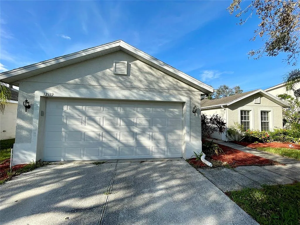 4 bed, 2.0 bath, 1792 sqft, $2,300 — Photo 1