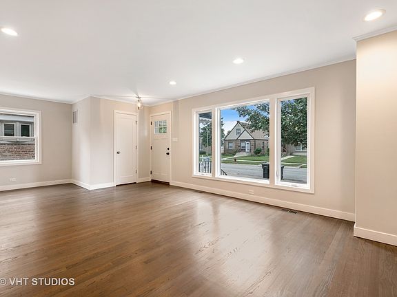 3rd image of 5024 N Nordica Ave