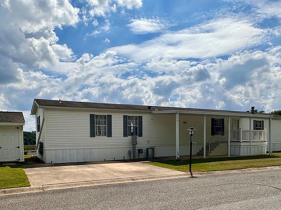 3rd image of 688 Lilac Dr