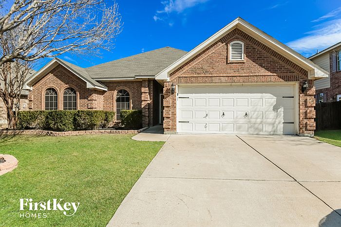 1st image of 316 Vista Way Dr