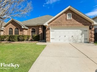 316 Vista Way Dr, Saginaw, TX 76179
