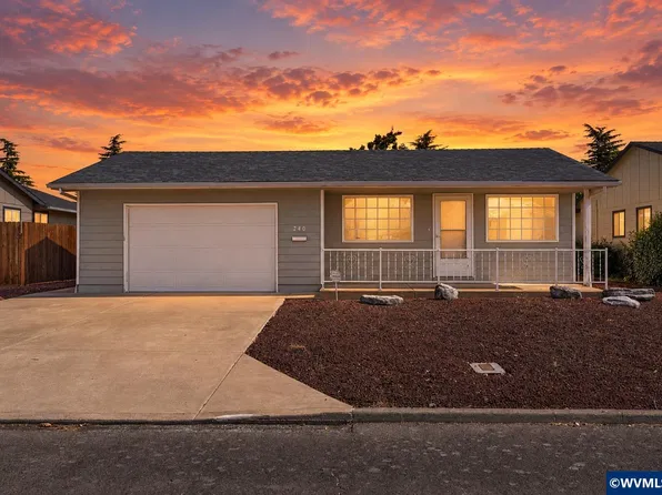 540 W Clackamas Cir, Woodburn, OR 97071