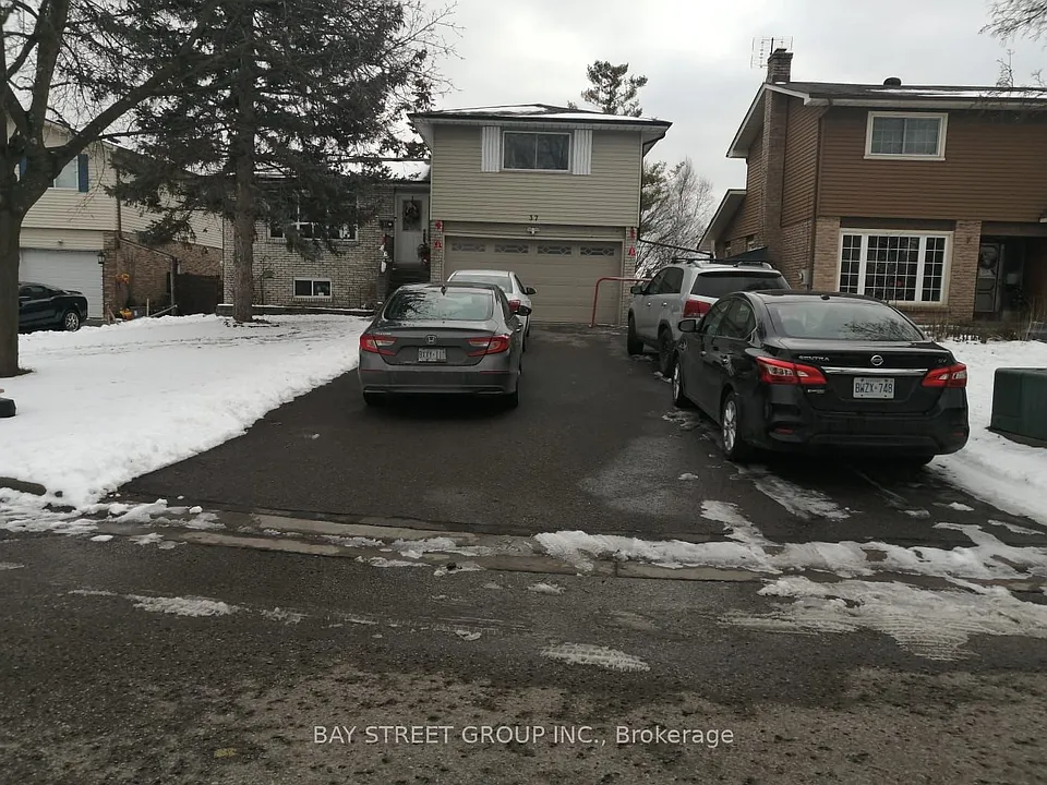 37 Caledon Ct