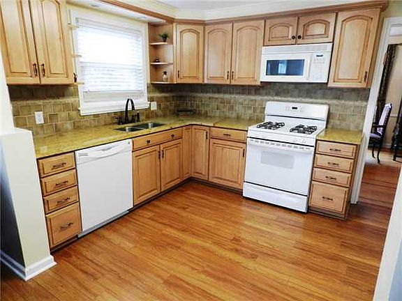 3rd image of 285 Fair Oaks Ave