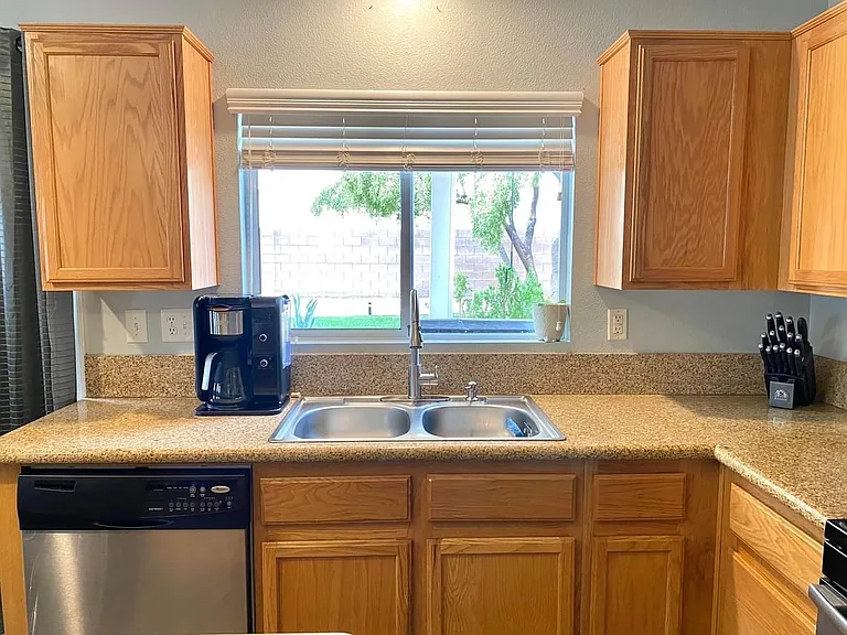 6261 Highland Gardens Dr — Photo 12