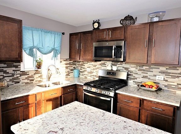3rd image of 1401 Andover Dr