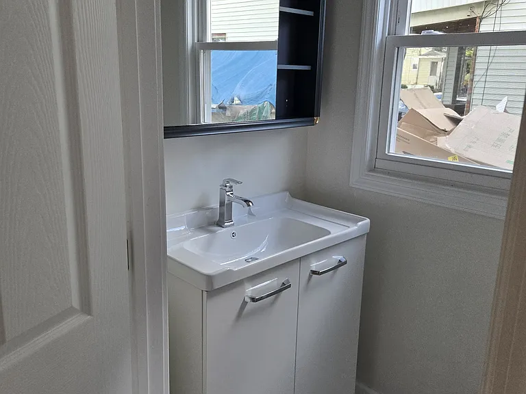 13 Vermont Ave — Photo 29