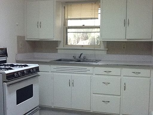 3rd image of 311 1/2 W Douglas St
