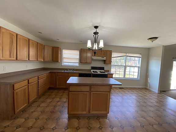 5th image of 393 S Holly Ave