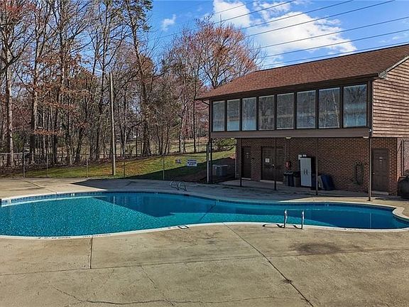2nd image of 2519 Cottage Pl
