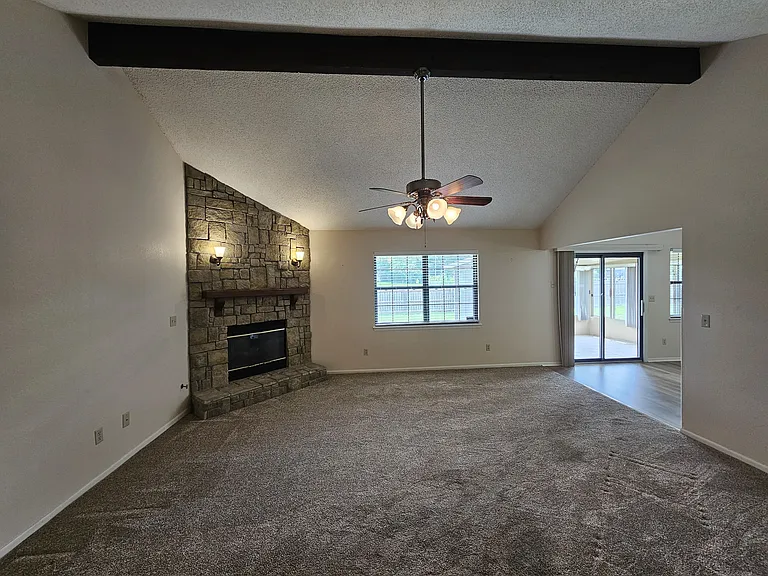 2412 NW 8th St — Photo 5