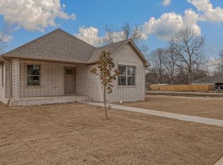 624 N 4th St, Paragould, AR 72450