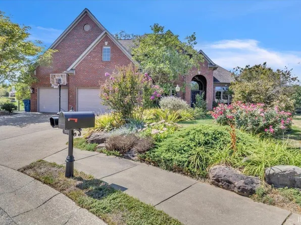 2211 Waters Ridge Dr, Newburgh, IN 47630