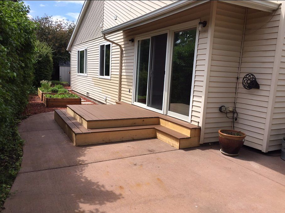 Living area slider and deck