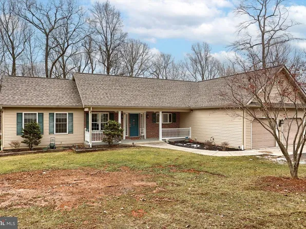 7666 Hickory Rd, Stewartstown, PA 17363