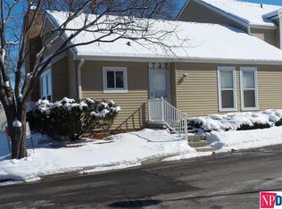 727 N 130th Plz, Omaha, NE 68154
