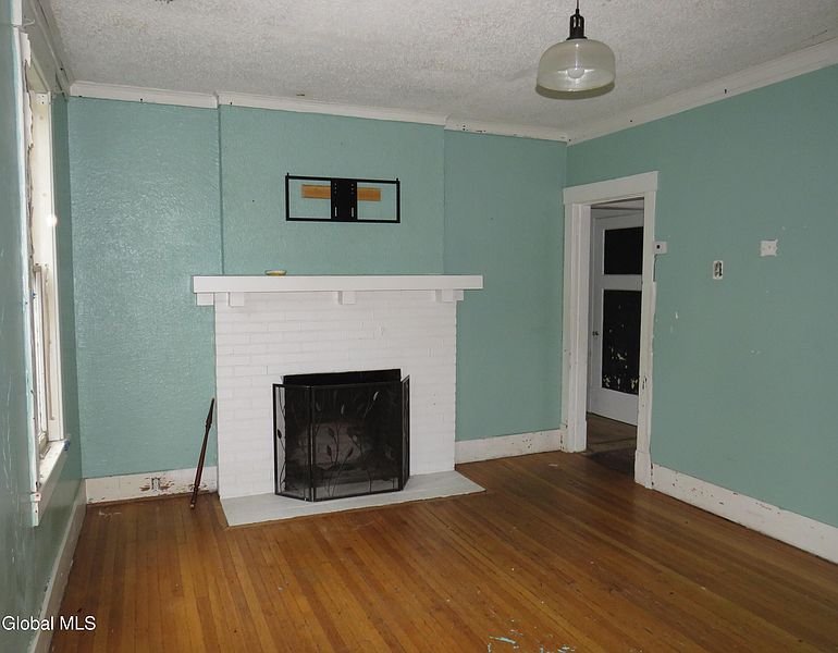 5th image of 18 Lamberson Street