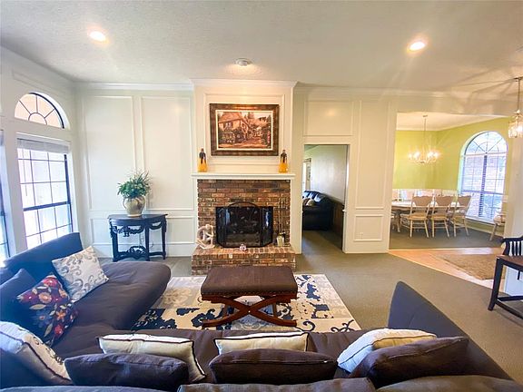 5th image of 227 Sandy Creek Pl