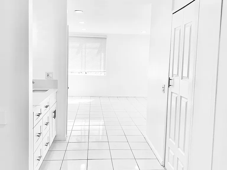5301 Balboa Blvd #F7 — Photo 18