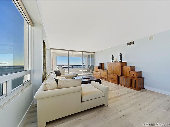 3rd image of 1541 Brickell Ave #C2205