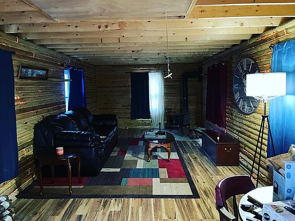 2nd image of 53 High St Cabin 8