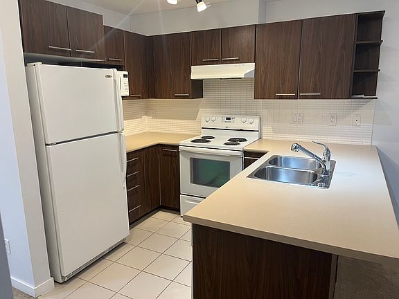 3rd image of 4799 Brentwood Dr #306
