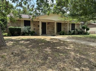 225 Smith St, Burleson, TX 76028
