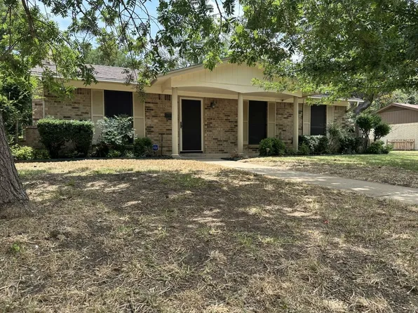 225 Smith St, Burleson, TX 76028