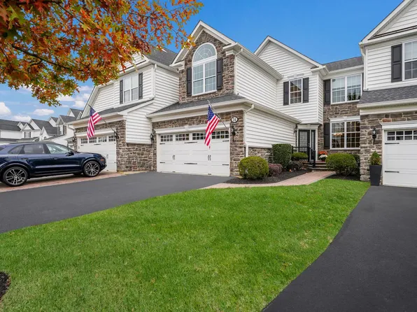 34 Hillyer Ln, Newtown, PA 18940