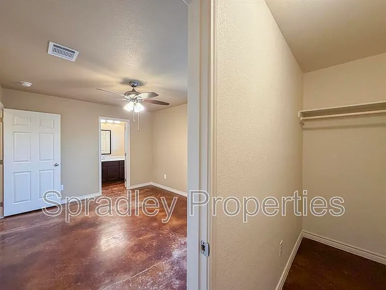 1044B Edwards Dr — Photo 12