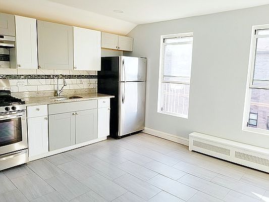 3rd image of 414 Avenue C Floor 3