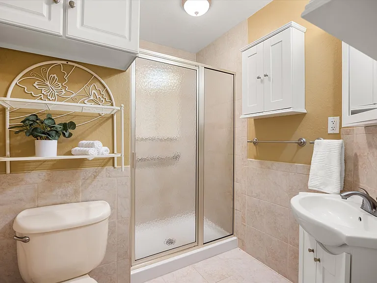 417 Sky Harbour Ct — Photo 16