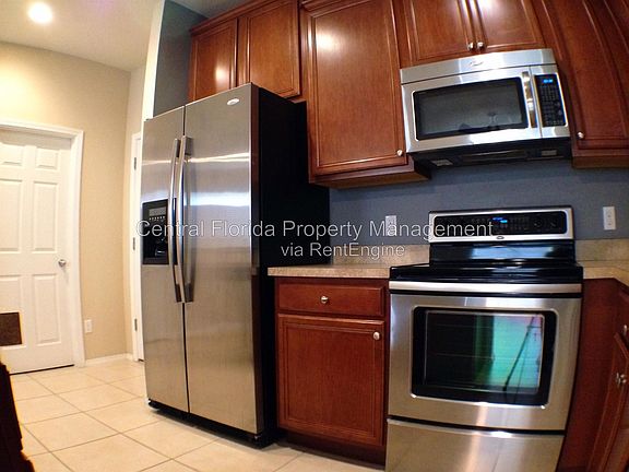 5th image of 210 Silverglen Ln