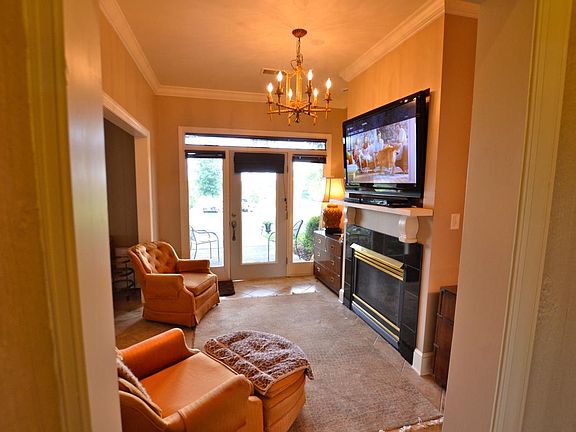 2nd image of 1150 Cloverdale Trl