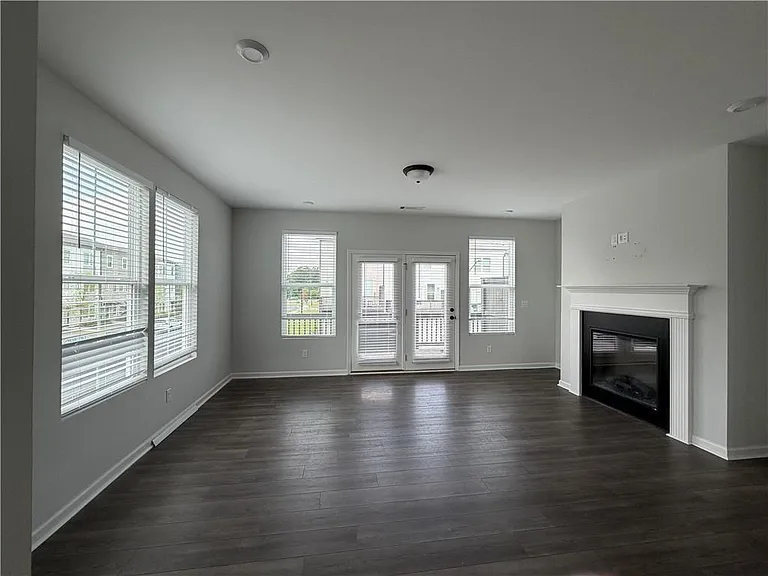 900 Colton Dr — Photo 7
