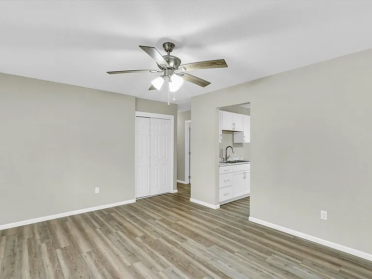 1306 Ellis Dr — Photo 6