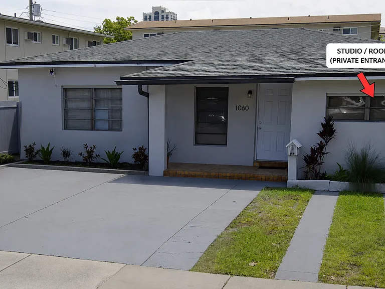 1060 SW 36th Ct #S — Photo 1