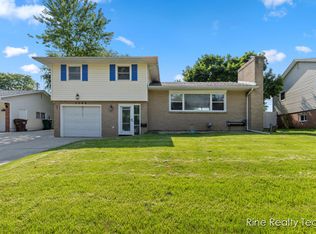 2200 Rossiter Pl, Lansing, MI 48911