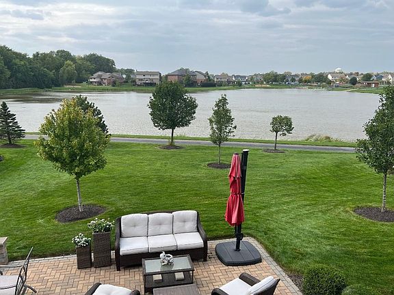 3rd image of 859 Somerset Ct