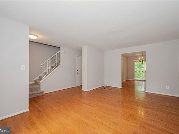 5th image of 10113 Maple Leaf Dr