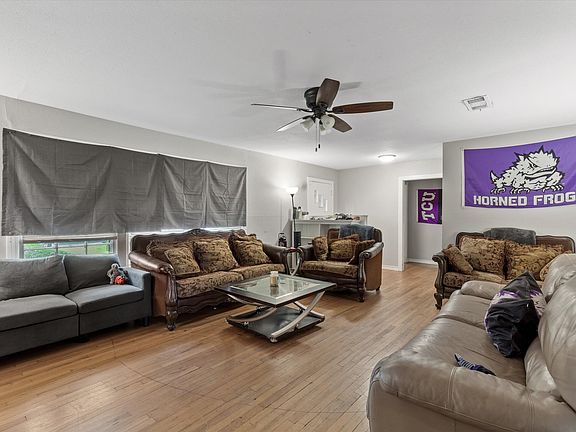 2nd image of 4016 Acacia St