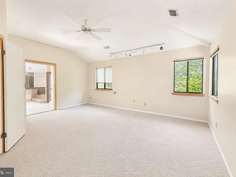 83 Sayre Dr — Photo 15