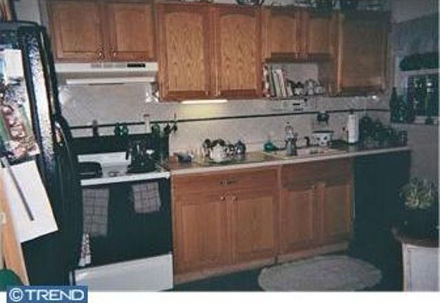 2nd image of 6128 Glenloch St