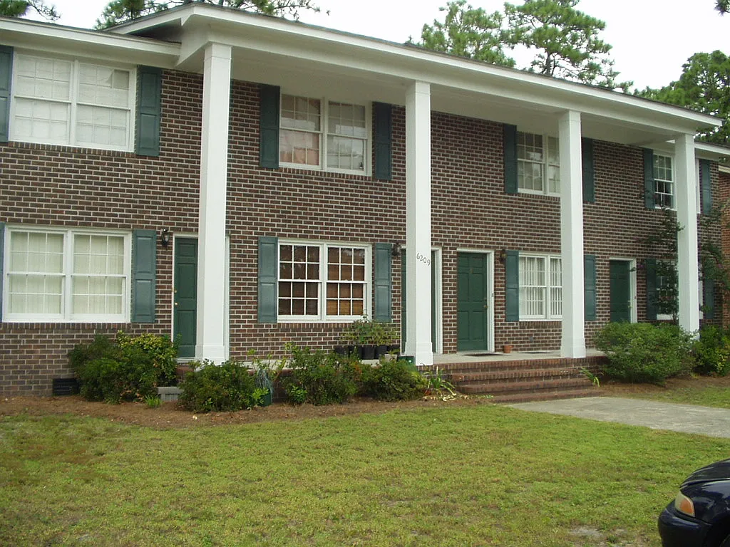 2 bed, 1.5 bath, $1,400 — Photo 2