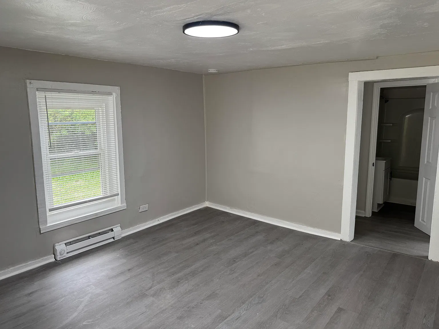 2 bed, 1.0 bath, 725 sqft, $795 — Photo 3
